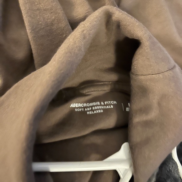 Abercrombie & Fitch Soft Essentials Relaxed Turtleneck *Brown* - Picture 3 of 3